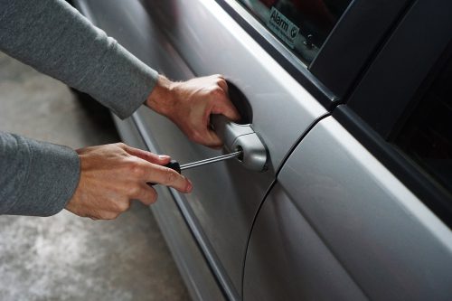Chroń swój samochód przed złodziejami – poradnik, jak zabezpieczyć auto przed kradzieżą