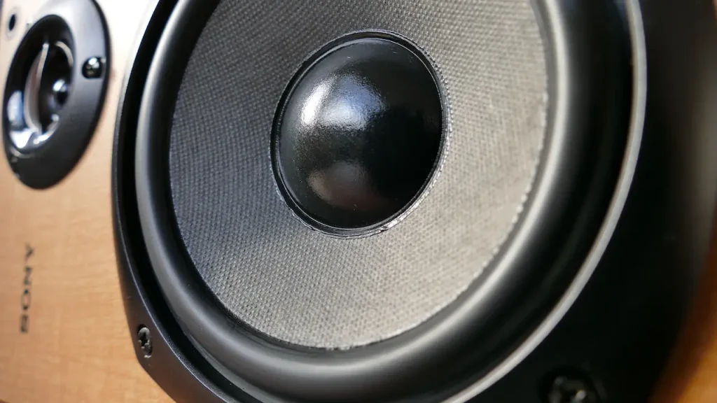 jak podłączyć subwoofer w samochodzie